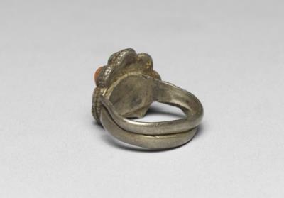 图片[3]-Silver ring with inlay of coral and turquoise, Qing dynasty, 18th c., Tibetan work-China Archive